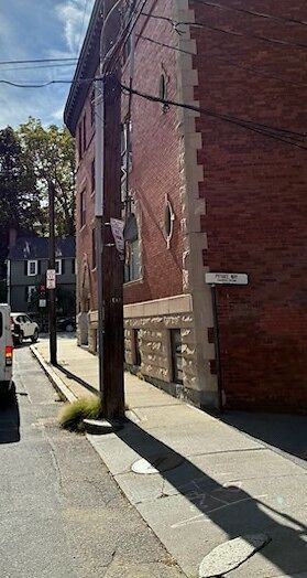 No_parking_any_time_sign_on_pole_between_4_and_10_park_street__2_