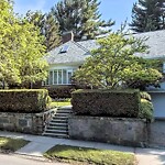 Unshoveled/Icy Sidewalk at 42.33 N 71.14 W